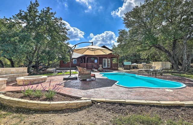 Dripping Springs Cabin w/Pool, Hill Country Views