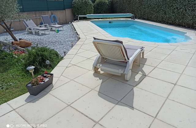 Drome Provençale-dépendance de 40m2 ,. Tout Confort. Jacuzzi 4 Places Clim