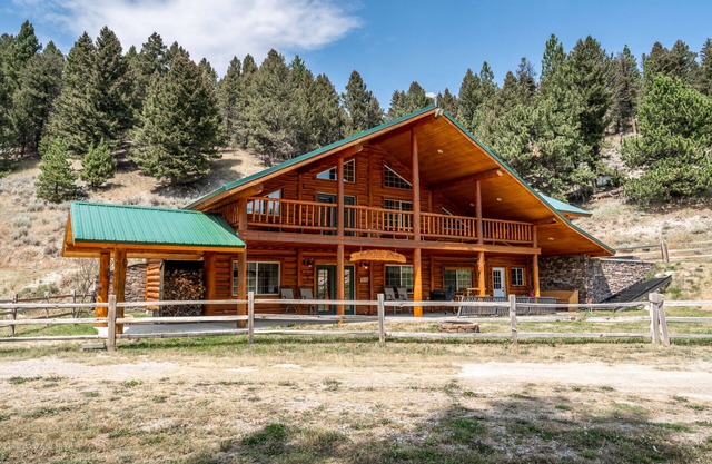 Duck Creek Ranch - Privacy in a Custom Log Home on 400 Acres!