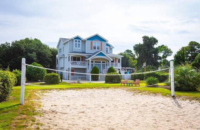 Duck Location! Volleyball, Pool, Game Room & More