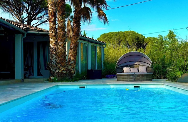 Duo, Jaccuzi Privatif, Piscine, à 40 m de la mer Animaux de Compagnie Acceptés