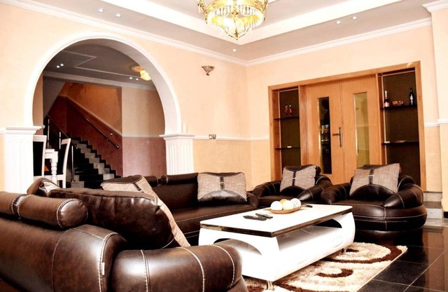 Duplex, 3 Bedroom Spacious House
