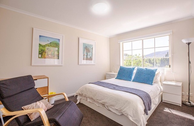 Duplex 3B2B apt in Braddon close to CITY Free WIFI two Parking spots