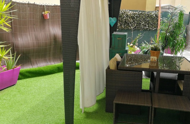 DUPLEX. CORUÑA CENTER. 10' BEACH. WIFI AND LANDSCAPED COURTYARD.