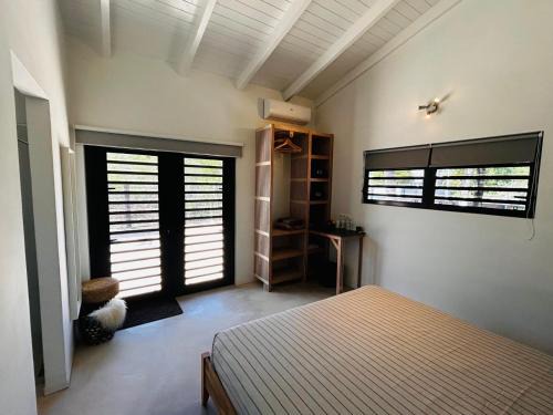 Dushi Shelter studio