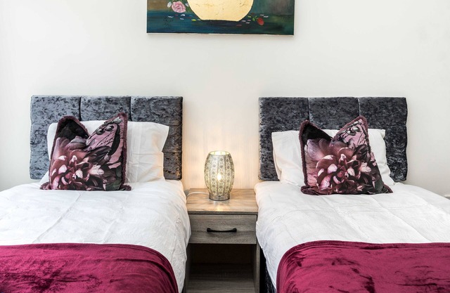 Dwellers Delight Living Serviced 2 Bed Apartment - Dagenham/Greater London