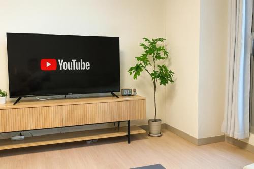 E 2BR 60m2 Newly Built High Floor APT 2min to Hyundai Outlet Triple St 2Free Parking