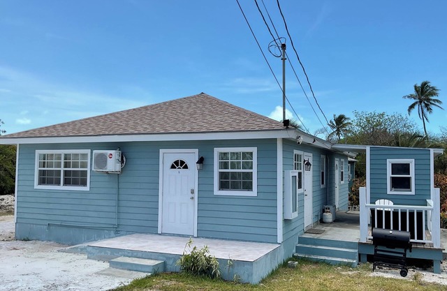 E.B.Rentals Unit#1 - Central locationn5 minutes from Airportn2 bedroom, 1bath