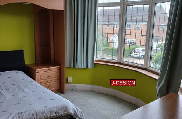 E4 Large Room with Private Bathroom