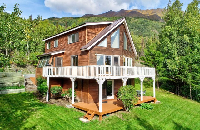 Eagle's Haven - Entire Cabin 6 bd w/2 LivingAreas
