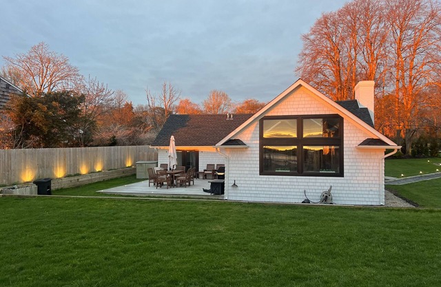 East End cottage on water! Outdoor tub&shower! Minutes from Hamptons & wineries.