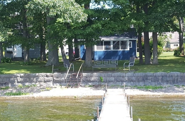 East Side Owasco Lake Waterfront Cottage!