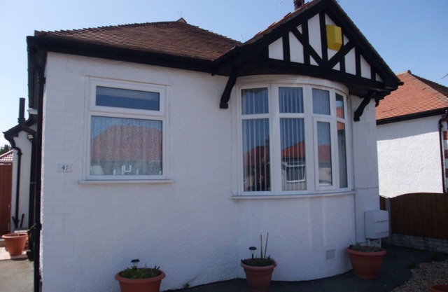 Eastville Court - Stunning Bungalow in Rhyl - Families & Business Guests Welcome
