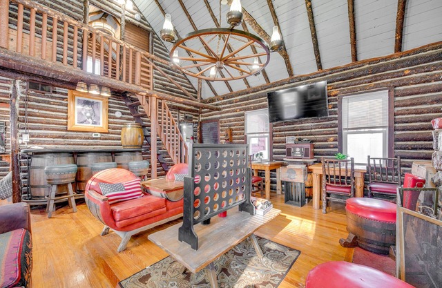 Easy Interstate Access: Original Poconos Log Cabin