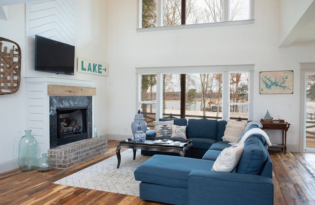 Easy Peasy -lakefront home Tim’s Ford Lake -golf cart seats 6, in Twin Creeks