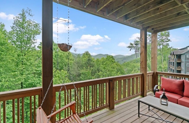 Echota Wintergreens 1712- Mountain Condo, Gated Resort, Indoor/Outdoor Pools and Hot Tub, Fitness.