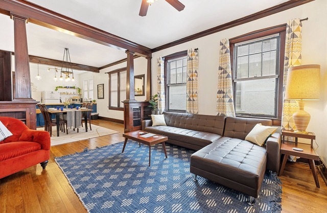 Eclectic 2 Bed/1 Bath Near Cooper Young/Liberty Bowl with Clawfoot Tub!