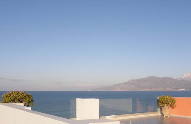 Eco-friendly vacation apartment right by the sea