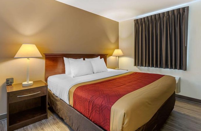 Econo Lodge Inn & Suites Fairgrounds