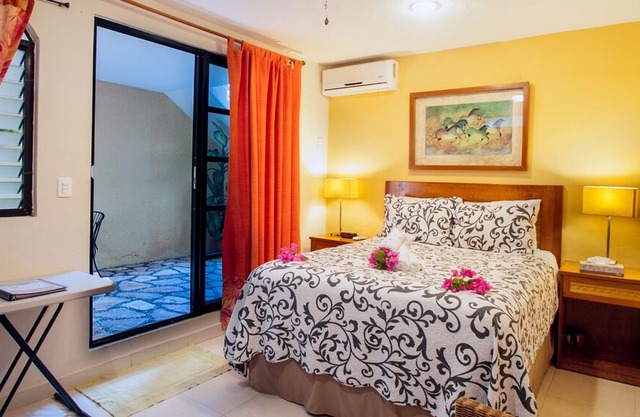 Economical hotel style room with queen bed & bath w shower