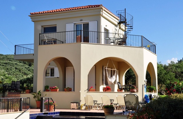 Economical, Yr-Round Seacoast Villa on Estate in Crete’s Western Olive Region.
