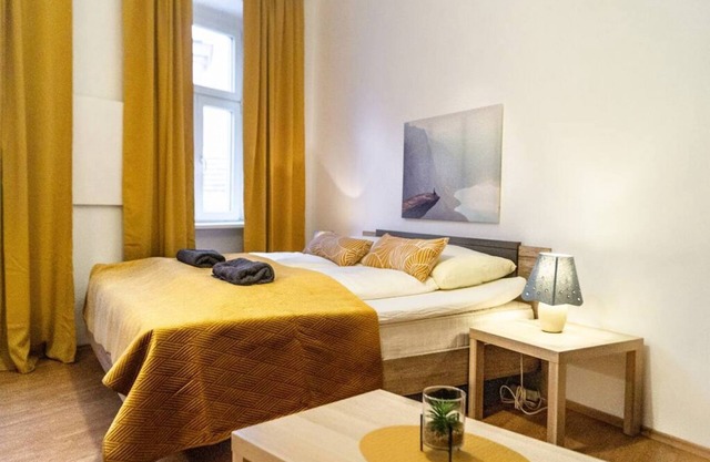 Economy Apt. Well Connected to the Whole City