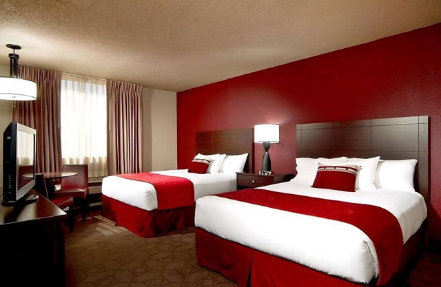 Edgewater Casino Resort, 2 x Sedona Queen Non Smoking Room, Free Onsite Parking!