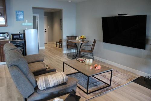 Edgewater sunrise apartment