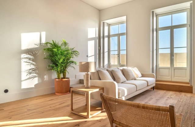 EDiTiON 147 - Luxury Beachfront Loft by LovelyStay