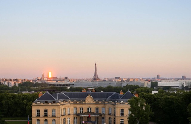 Eiffel Tower View - Entire Apartment