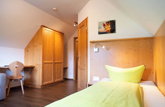 Einzelzimmer, 13qm, mit DU/WC und Balkon