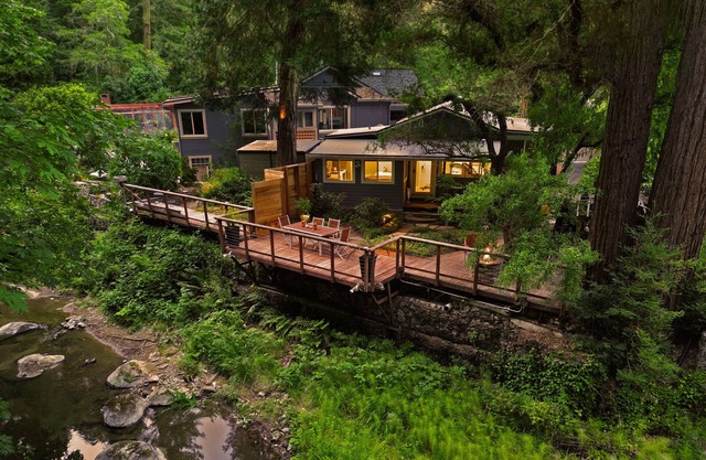 Either Way Hideaway