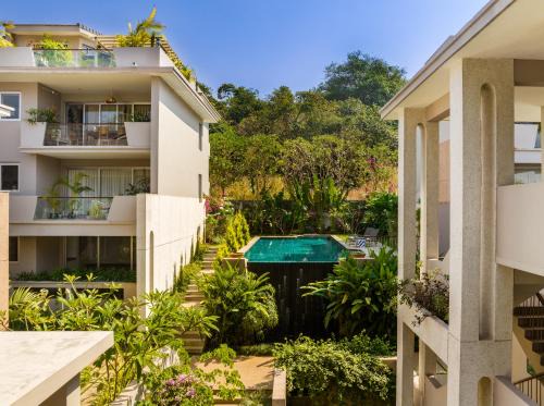 El Reino Elegant 2&3BHK Apartments 10 Minutes to Candolim with Pool & Kitchen, Wifi, Security