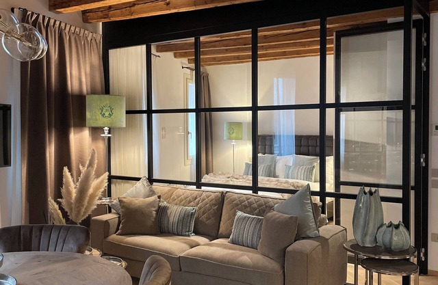 Elegance Room