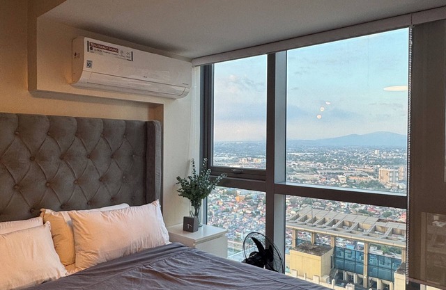 Elegant 1BR, Panoramic Pool, Great View, Eastwood City near CBD Ortigas CBD - 24