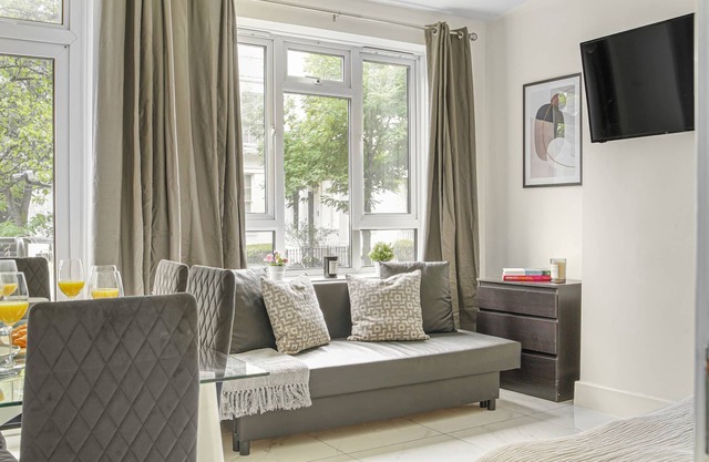 Elegant 3BR Near Paddington Station - Your Stylish Urban Retreat in London