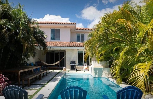 Elegant 4 bdr + 4 bthr Villa 🏡 w/Private Pool - near the beach 🌊🏖️