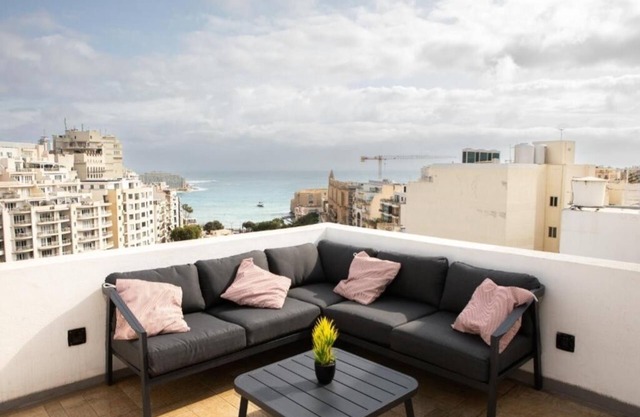 Elegant 4-Bedroom Townhouse in Sliema – Steps from the Beach with Sea Views