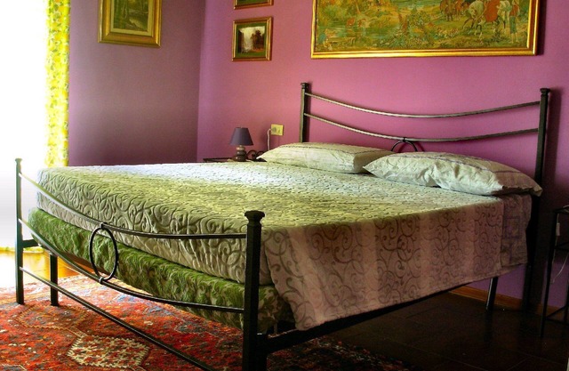 Elegant and refined terraced villa located 5 minutes from Lake Garda.