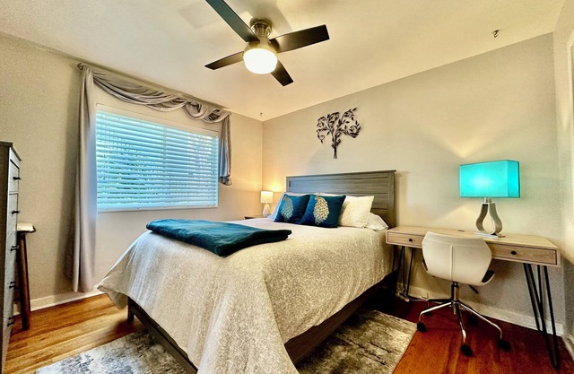 Elegant Bungalow, 1 bdrm house, Walk to casinos, only 1 blk from UNR