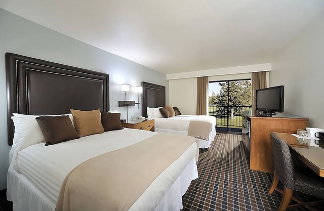 Elegant Canyon Rim Retreat & Spa | 2 Units | Near Eagle Crest Golf Course