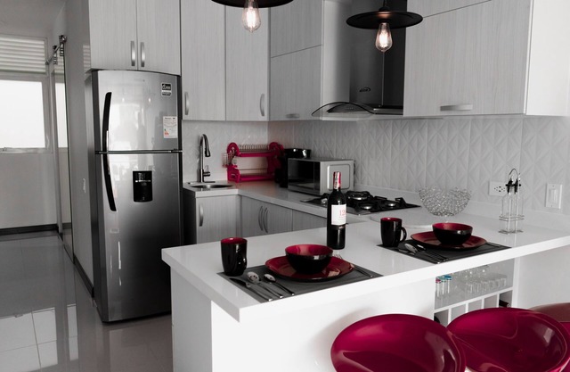 Elegant & Cozy 3 Bedroom Apt Near Medical & Sports Center Imbanaco, Wifi AC,Pool