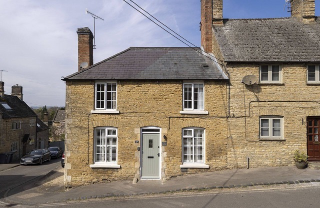 Elegant family friendly holiday cottage in the Cotswolds - The Smithy