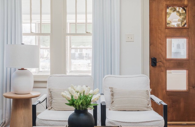Elegant Family/Pet Friendly Cottage in Coveted Clark Park