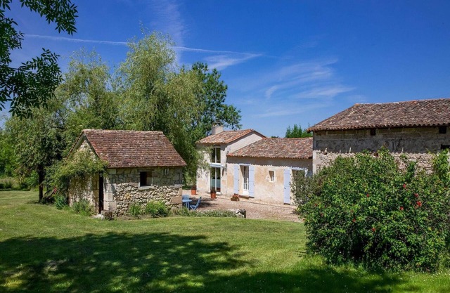 Elegant Holiday Home in Dordogne Vineyard