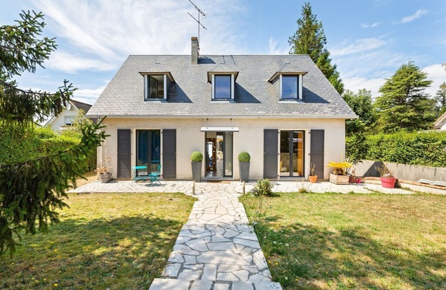 Elegant Holiday Home in Touques with Fenced Garden