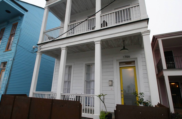 Elegant home steps from St. Charles Ave, parades, and downtown attractions.