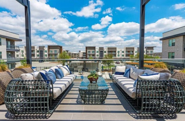Elegant & Modern Apartment with Charmn