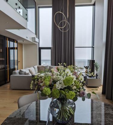 Elegant Seaview Penthouse 3BR Ensuite Luxury Retreat with Sauna and Free Parking