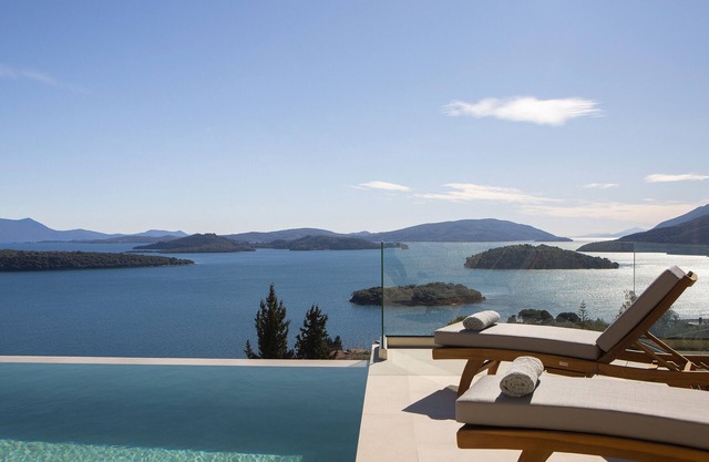 Elegant stone-built Villa, with heated pool and amazing view